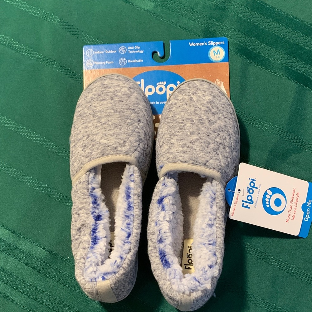 Flopoji Women's Gray Cozy Memory-Foam Slippers - Medium